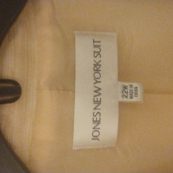 Light yellow jacket and matching skirt --Jones New York size 22W - Picture 2 of 9
